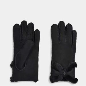 UGG || Black Sheepskin Shearling Turned Bow Gloves. Sz. S
